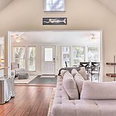 Cozy Home w/ Yard ~ 9 Mi to Dtwn Charleston!