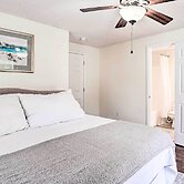 Cozy Home w/ Yard ~ 9 Mi to Dtwn Charleston!