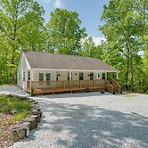 Screened Porch: Forested Tamassee Escape!