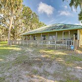On Lake Istokpoga: Lorida Home w/ Lanai!