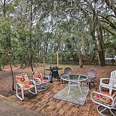 Pet-friendly Home. Short Walk to Scenic Overlook!