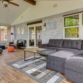 Sunny Pensacola Home w/ Fire Pit & Gas Grill!