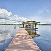 Waterfront Welaka Escape w/ Private Docks!