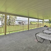 Waterfront Welaka Escape w/ Private Docks!