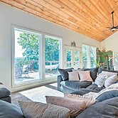 Colorful Golden Getaway w/ Panoramic Views!