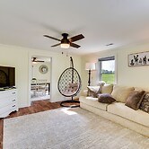 Cozy Fair Play Home w/ Deck 4 Mi to Lake Hartwell!