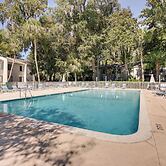 Walk to Coligny Beach: Tropical Hilton Head Condo