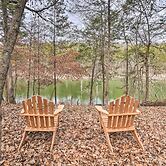 Idyllic Table Rock Lake Cabin w/ Fire Pit!