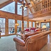 Idyllic Table Rock Lake Cabin w/ Fire Pit!