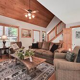 Lakefront Branson Cabin: 6 Mi to Branson Strip!