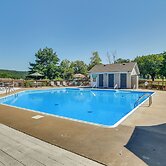 Lake Access & Pool: Branson Condo - 2 Mi to Marina