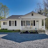 Rock Hill Cottage w/ Spacious Yard & Fire Pit!
