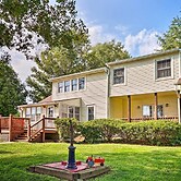 Remodeled Historic Farmhouse ~ 20 Mi to KC!