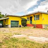 Bright Springer House w/ Hammock & Orchard Views!