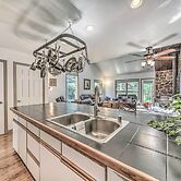 Cozy Cloudcroft Townhome ~ 1 Mi to Burro Ave!