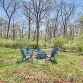 Homey Luray Cabin w/ Fire Pit & Deck!