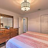25 Mi to Nyc: Walkable Long Island Apt w/ Balcony