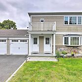 25 Mi to Nyc: Walkable Long Island Apt w/ Balcony