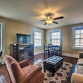 Walk to Shops, Dining & City Park: Reading Apt