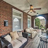 Walk to Shops, Dining & City Park: Reading Apt