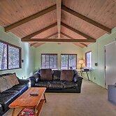 6 Mi to Yosemite National Park: Retreat w/ Deck!