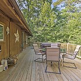 Secluded Stanardsville Cabin w/ 10 Acres & Hot Tub