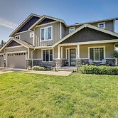 Spacious Carnation Home w/ Grill & Large Yard