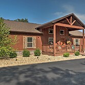 Branson West Cabin w/ Pool Access & Golfing