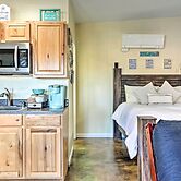 Albuquerque Studio With Shared Pool & Fire Pit!