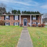 Bluefield Home w/ Covered Deck - Near Parks!