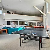 Cozy Condo w/ Magic Mountain Ski-in Access!