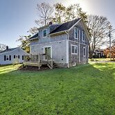 Cozy Historic Wakefield Home Close to Beaches