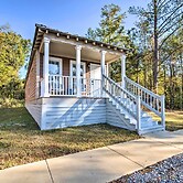 2 Mi to Msu: Chic Cottage Retreat w/ Yard!