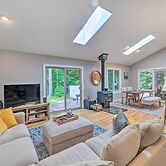 Cozy Whitehall Hideaway w/ Hot Tub + Chiminea!