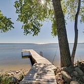 600' of Green Bay Frontage & Dock: Cozy Cottage