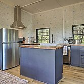 Chic Fredericksburg Retreat - Near Wineries!