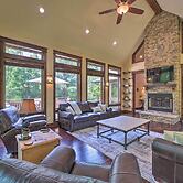 Huge Vian Family Retreat: Hot Tub + Game Room