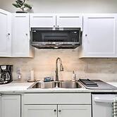 11 Mi to Great Salt Lake: Magna Getaway!