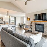 Modern Ocean Shores Home, 2 Mi to Beach!
