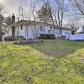 Quiet Commack Cottage w/ Pool, 8 Mi to Beach!