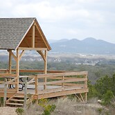 Quiet Utopia Cabin w/ Deck & Mountain Views!