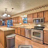 Cozy Hayward Cottage w/ Dock & Lakefront View