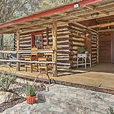 'gruene Cabin' - Pet Friendly New Braunfels Studio
