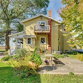 Quaint & Family-friendly Watertown Farmhouse!