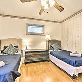 Bright Ann Arbor Home w/ Yard, 3 Mi to U of M