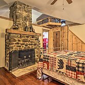 Trails & Creek On-site: Tranquil Greentown Cabin