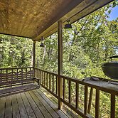 Secluded Studio w/ Deck ~ 8 Miles to Beaver Lake!