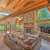 Wild Huckleberry Alpine Cabin: Fireplace & Deck!