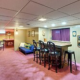 Walk to Lambeau Field: Green Bay Retreat