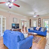 1920s Corsicana Home - Spacious Group Getaway!